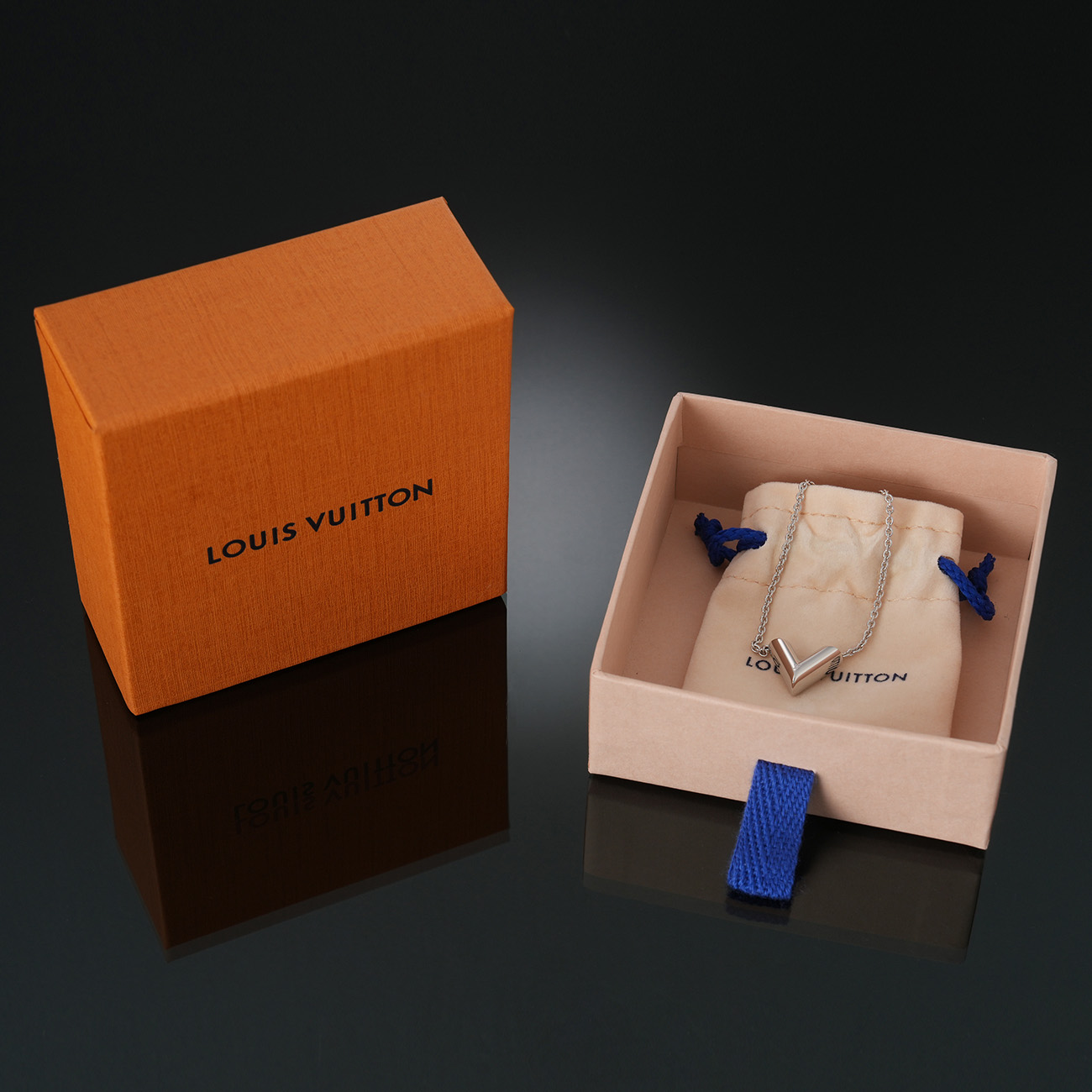 LOUIS VUITTON(USED)루이비통 V 에센셜 네크리스 실버